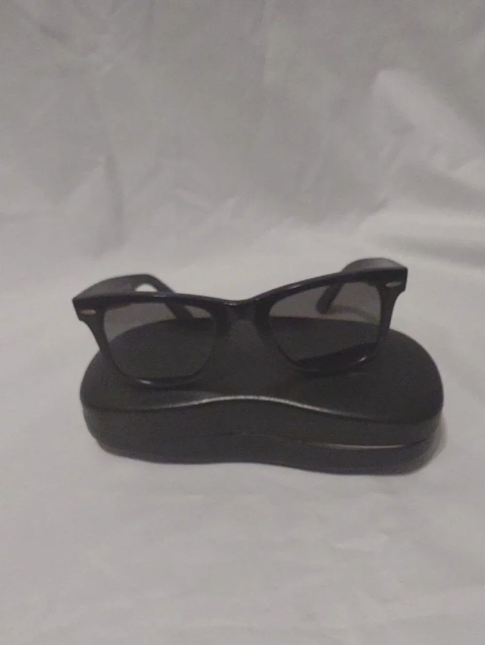 Classic Black Ray-Ban Sunglasses with Case